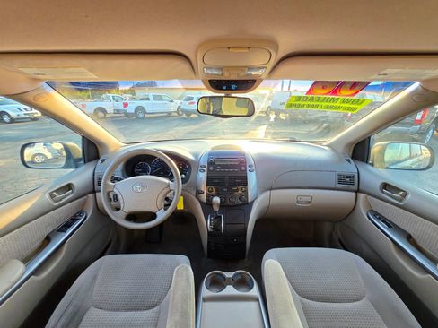 Used 2006 Toyota Sienna LE FWD image 2