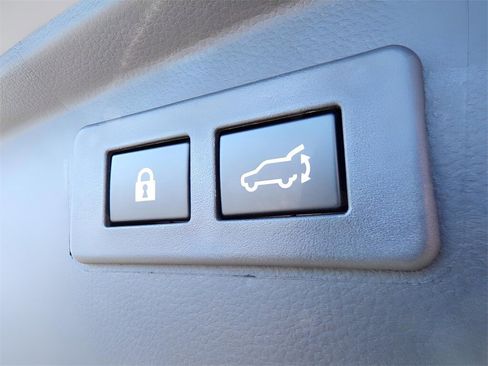 Certified 2025 Subaru Outback Premium image 9