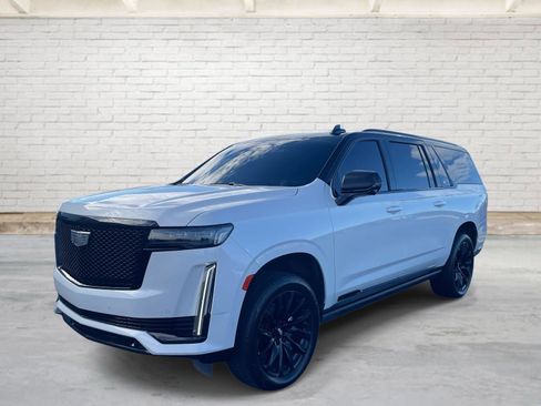 Used 2023 Cadillac Escalade ESV Sport Platinum w/ LPO, ONYX Package image 4