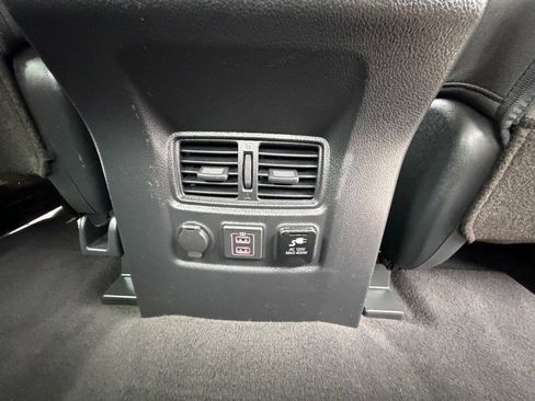Used 2021 Nissan Titan SV w/ SV Convenience Package AWD/4WD image 13