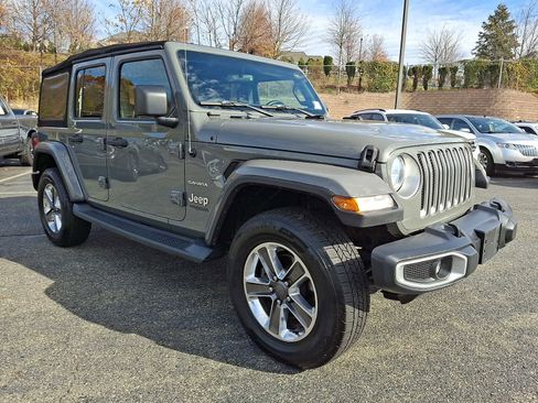 Used 2018 Jeep Wrangler Unlimited Sahara image 3