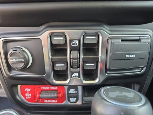 Used 2021 Jeep Wrangler Unlimited Rubicon AWD/4WD image 16