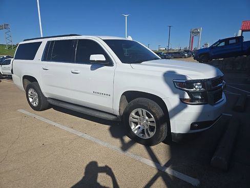 Used 2018 Chevrolet Suburban LT image 2