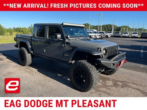 Used 2021 Jeep Gladiator Overland w/ Popular Equipment Package AWD/4WD image 1