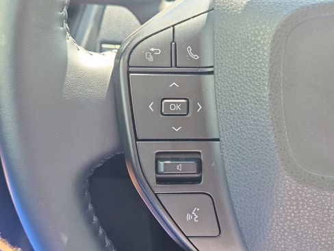 Used 2025 Toyota Prius LE AWD/4WD image 22