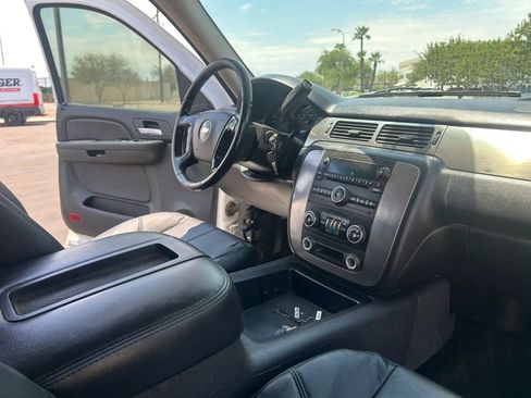 Used 2007 Chevrolet Suburban 2500 w/ Skid Plate Package AWD/4WD image 22