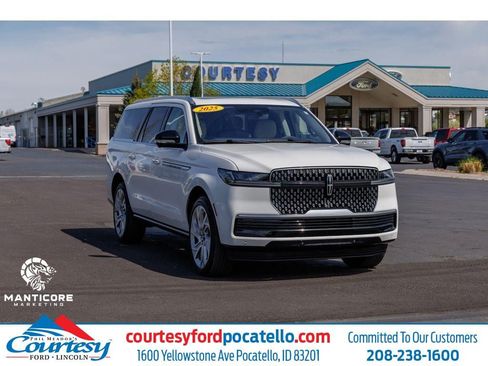 Used 2025 Lincoln Navigator L Reserve AWD/4WD image 1