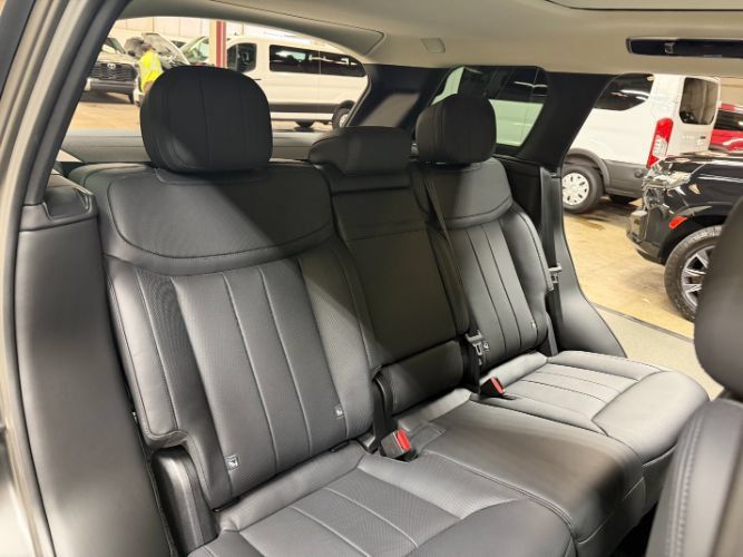 Used 2025 Land Rover Range Rover SE AWD/4WD image 31