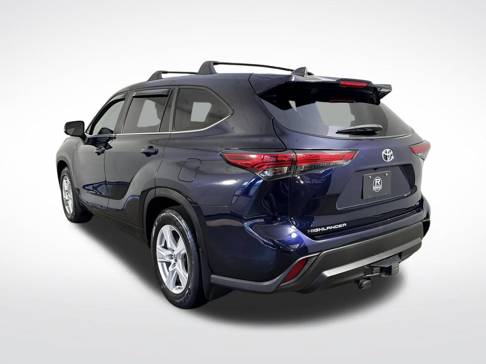Used 2023 Toyota Highlander LE FWD image 32