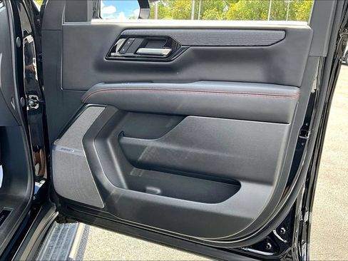 Used 2025 GMC Yukon AT4 Ultimate w/ LPO, Floor Liner Package AWD/4WD image 27