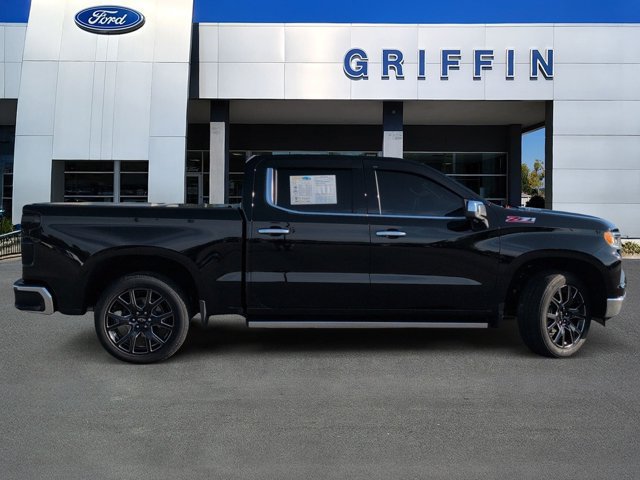 Used 2025 Chevrolet Silverado 1500 LTZ AWD/4WD image 3