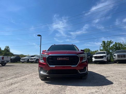 Used 2023 GMC Terrain SLE w/ Driver Convenience Package AWD/4WD image 4