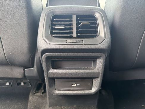 Used 2025 Volkswagen Taos SE FWD image 25