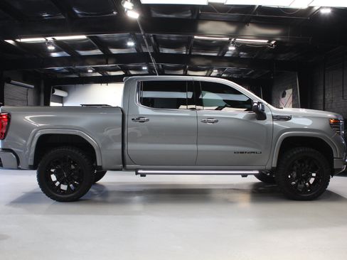 Used 2026 GMC Sierra 1500 Denali Ultimate w/ LPO, Black Badging Package AWD/4WD image 26