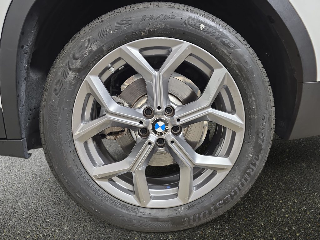 Certified 2025 BMW X4 xDrive30i w/ Premium Package AWD/4WD image 35