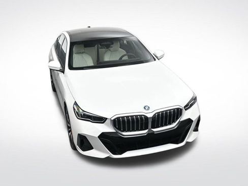 New 2026 BMW 550e xDrive image 29