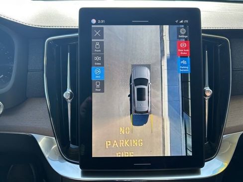 Certified 2025 Volvo XC90 B6 Plus AWD/4WD image 24