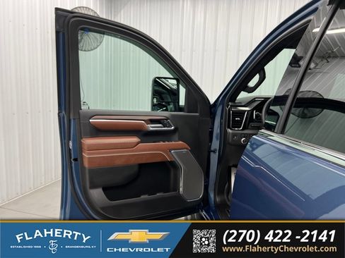 Used 2025 GMC Sierra 2500 Denali Ultimate AWD/4WD image 8