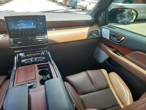 Certified 2023 Lincoln Navigator Reserve AWD/4WD image 22