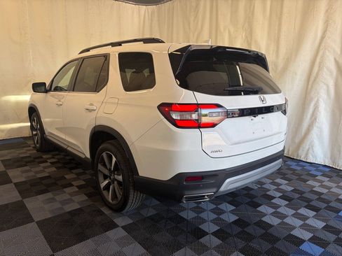 Used 2025 Honda Pilot Touring image 5