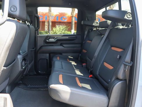 Used 2024 GMC Sierra 2500 AT4 w/ AT4 Premium Plus Package AWD/4WD image 40