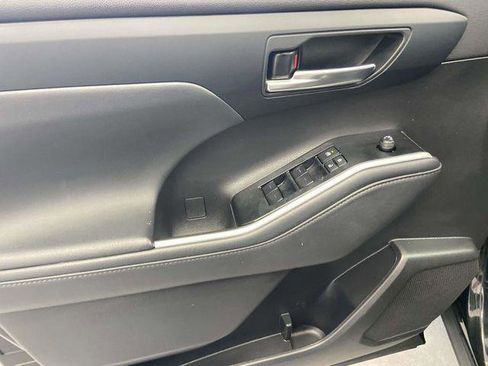 Certified 2022 Toyota Highlander XLE image 18
