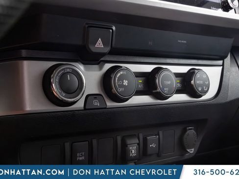 Used 2020 Toyota Tacoma SR5 AWD/4WD image 9
