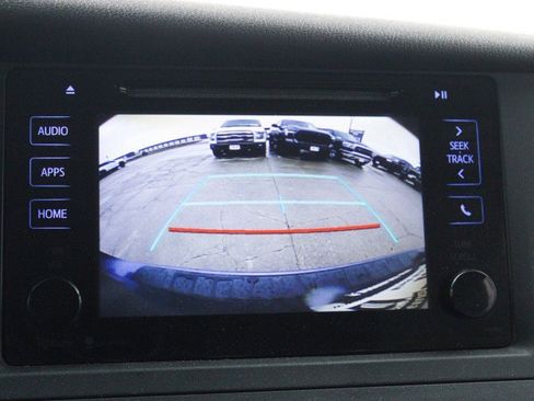 Used 2015 Toyota Sienna LE image 21