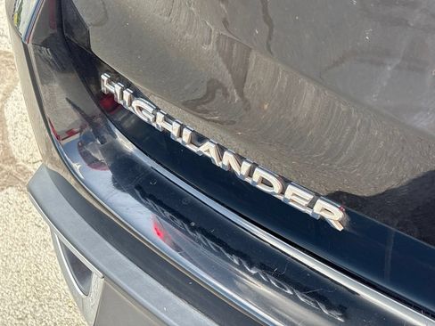 Used 2019 Toyota Highlander Limited FWD image 33