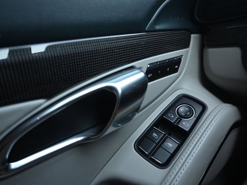 Used 2017 Porsche 911 Carrera GTS image 34