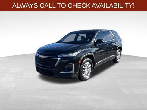 Used 2022 Chevrolet Traverse LS image 3