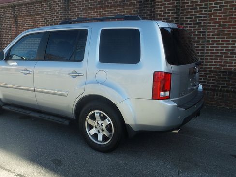 Used 2010 Honda Pilot Touring image 4