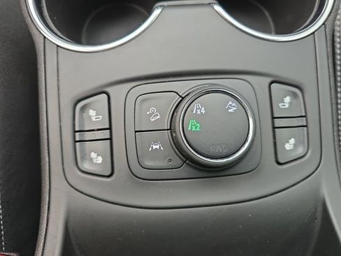 Used 2024 GMC Terrain SLT image 31