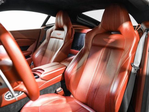 Used 2020 Aston Martin V8 Vantage Coupe image 35