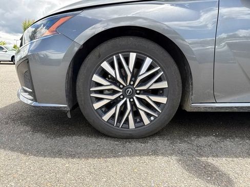 Used 2024 Nissan Altima 2.5 SV FWD image 40