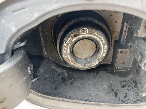 Used 2017 Ford Fusion SE w/ Fusion SE Technology Package image 7