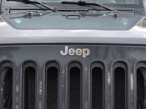 Used 2018 Jeep Wrangler Sport AWD/4WD image 5