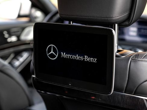 Used 2019 Mercedes-Benz S 560e w/ AMG Line Exterior image 43