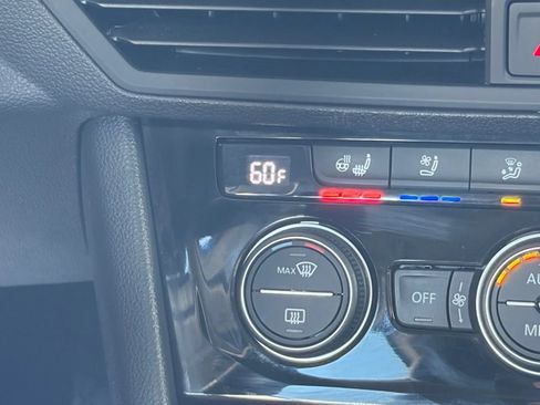 Used 2021 Volkswagen Jetta SEL Premium FWD image 24