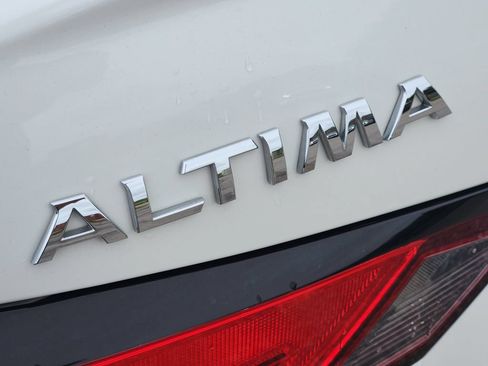 Used 2019 Nissan Altima 2.5 SL FWD image 8