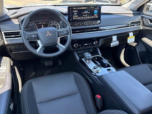 New 2026 Mitsubishi Outlander ES FWD image 7