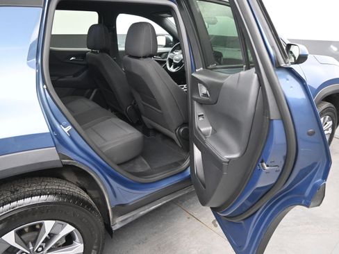 Used 2025 Chevrolet Equinox LT FWD image 12