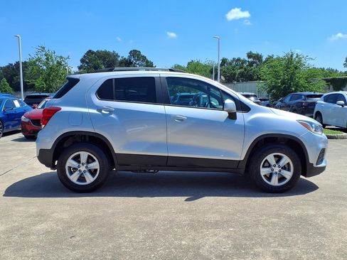 Used 2022 Chevrolet Trax LT w/ Driver Confidence Package AWD/4WD image 8