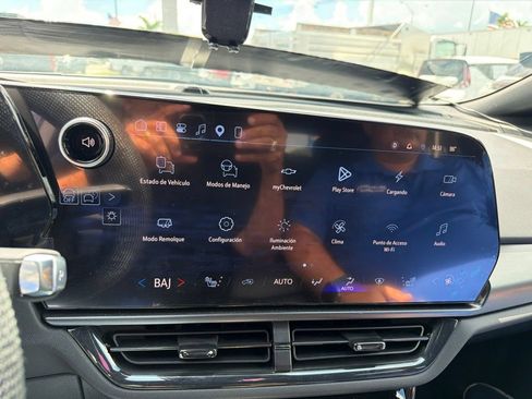 Used 2026 Chevrolet Equinox EV RS FWD image 5