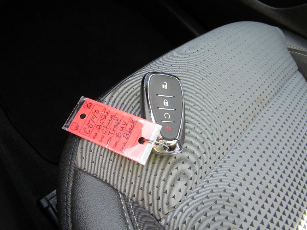 Used 2025 Chevrolet Trax LT FWD image 14