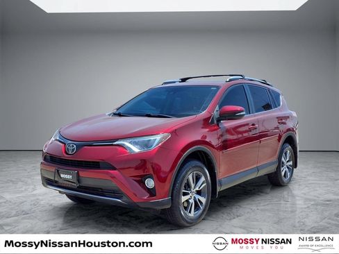 Used 2018 Toyota RAV4 XLE FWD image 4