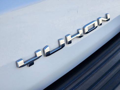 Certified 2025 GMC Yukon AT4 Ultimate image 11