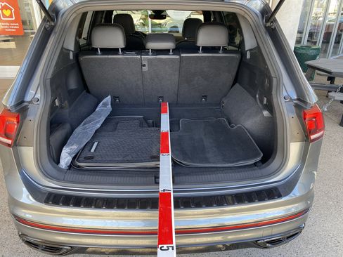 Used 2023 Volkswagen Tiguan SE R-Line image 18