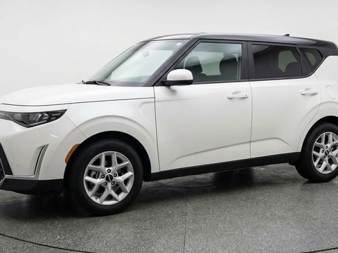 Used 2025 Kia Soul LX w/ LX Technology Package FWD image 2