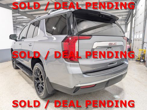 Used 2022 GMC Yukon SLT w/ SLT Premium Package image 5